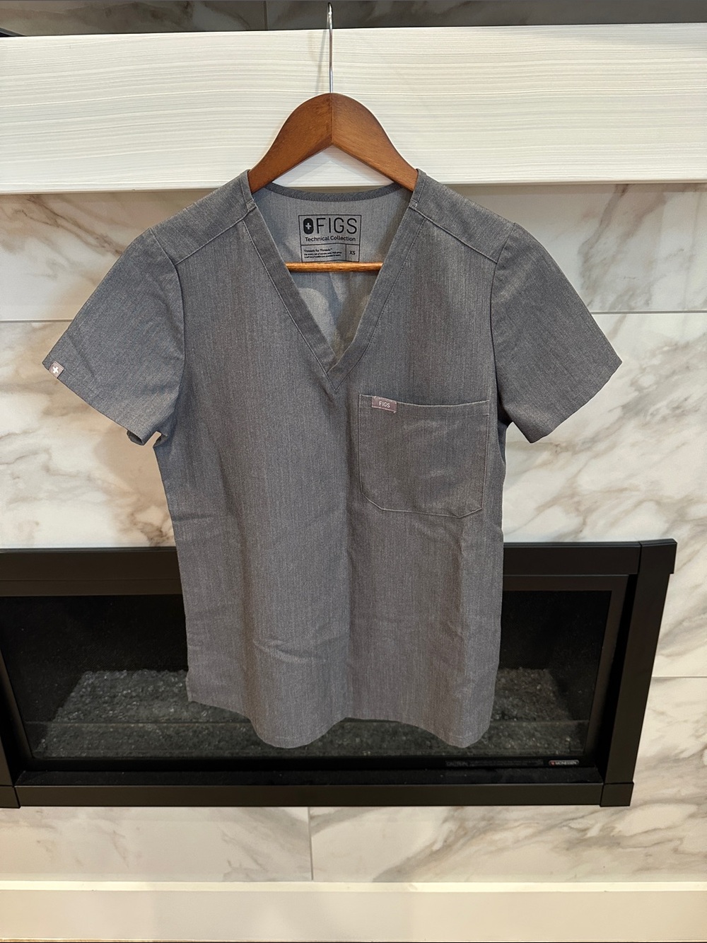 FIGS Women’s Gray V-Neck Medical Scrub Top XS